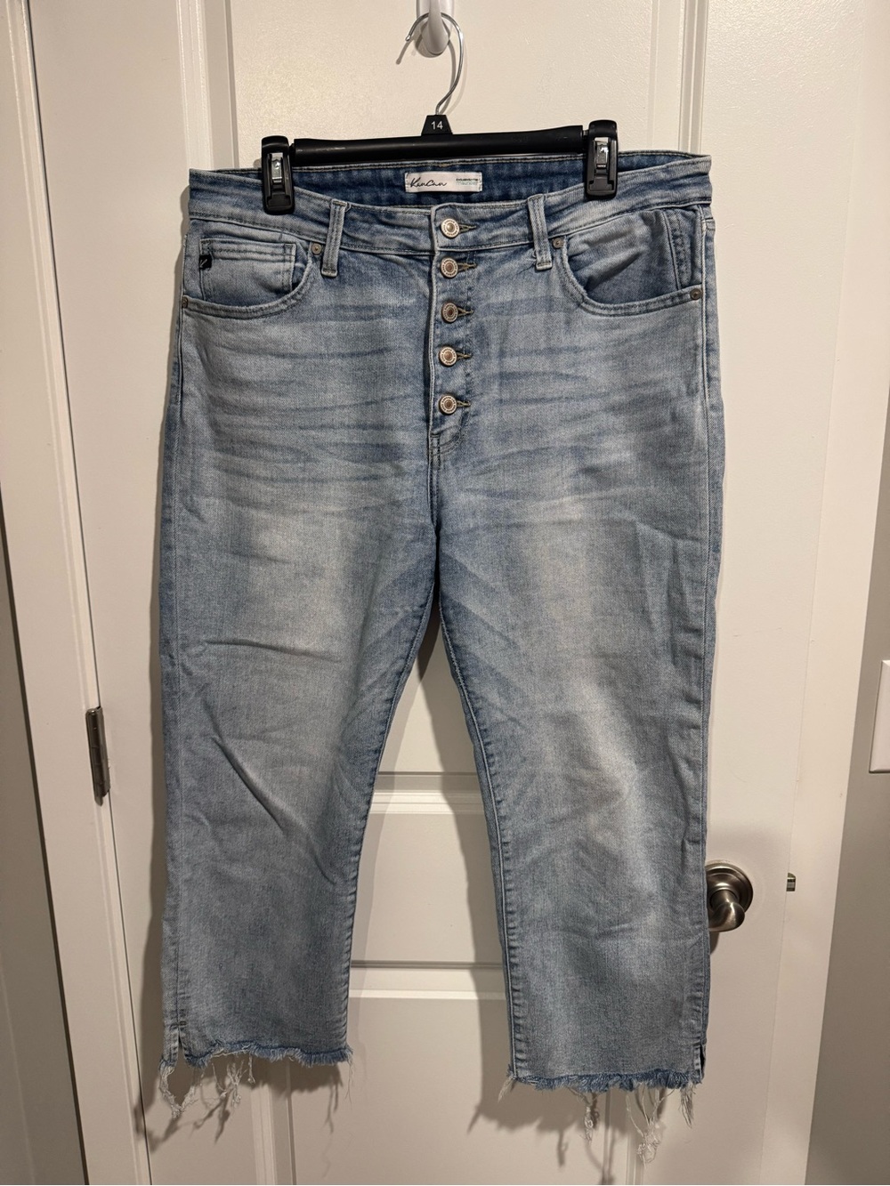 Kancan Light Wash Women's Button-Fly Cropped Jeans size 15/31